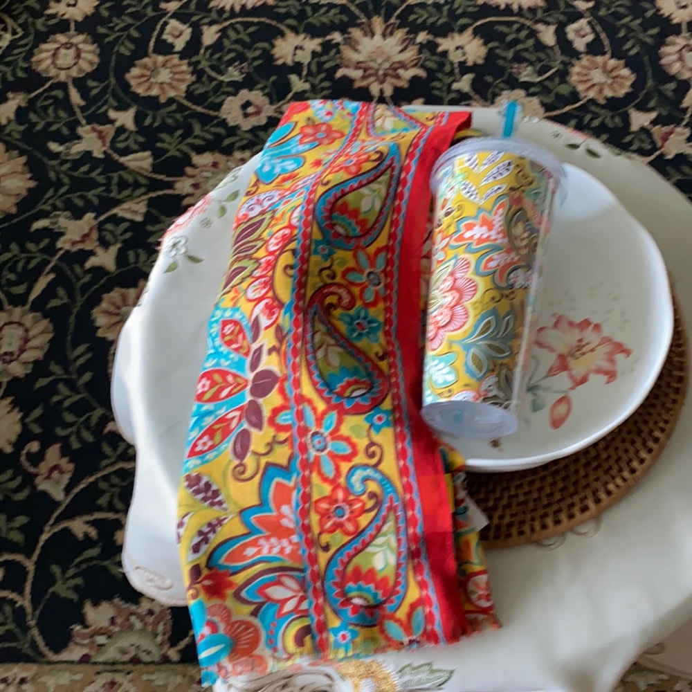 🌻SALE🌻100% Polyster Scarf with matching Tumbler